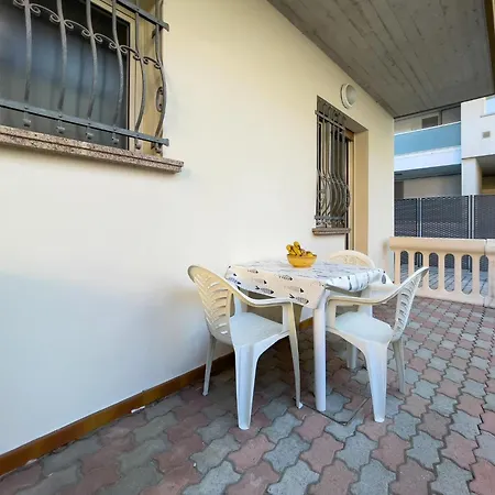Апартаменты Comfy Flat Just 350 Mt From The Линьяно-Саббьядоро